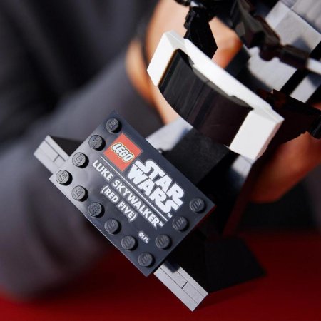 LEGO Star Wars 75327 - Helma Luka Skywalkera (Red Five)